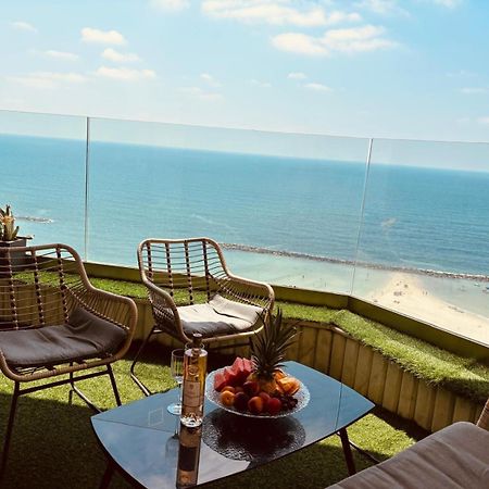 Sea-Front Apartment Нетания Екстериор снимка