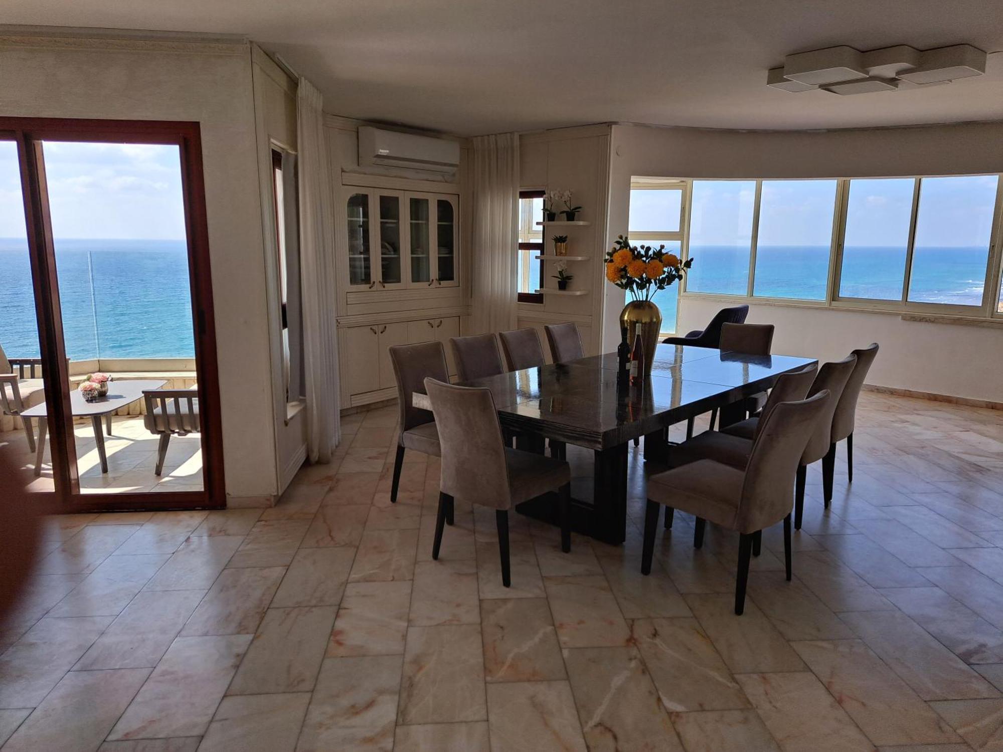 Sea-Front Apartment Нетания Стая снимка