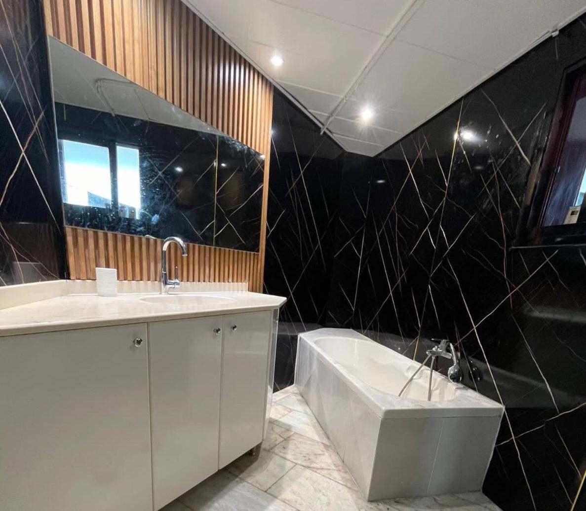 Sea-Front Apartment Нетания Екстериор снимка