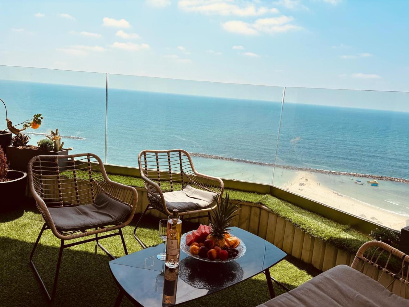 Sea-Front Apartment Нетания Екстериор снимка
