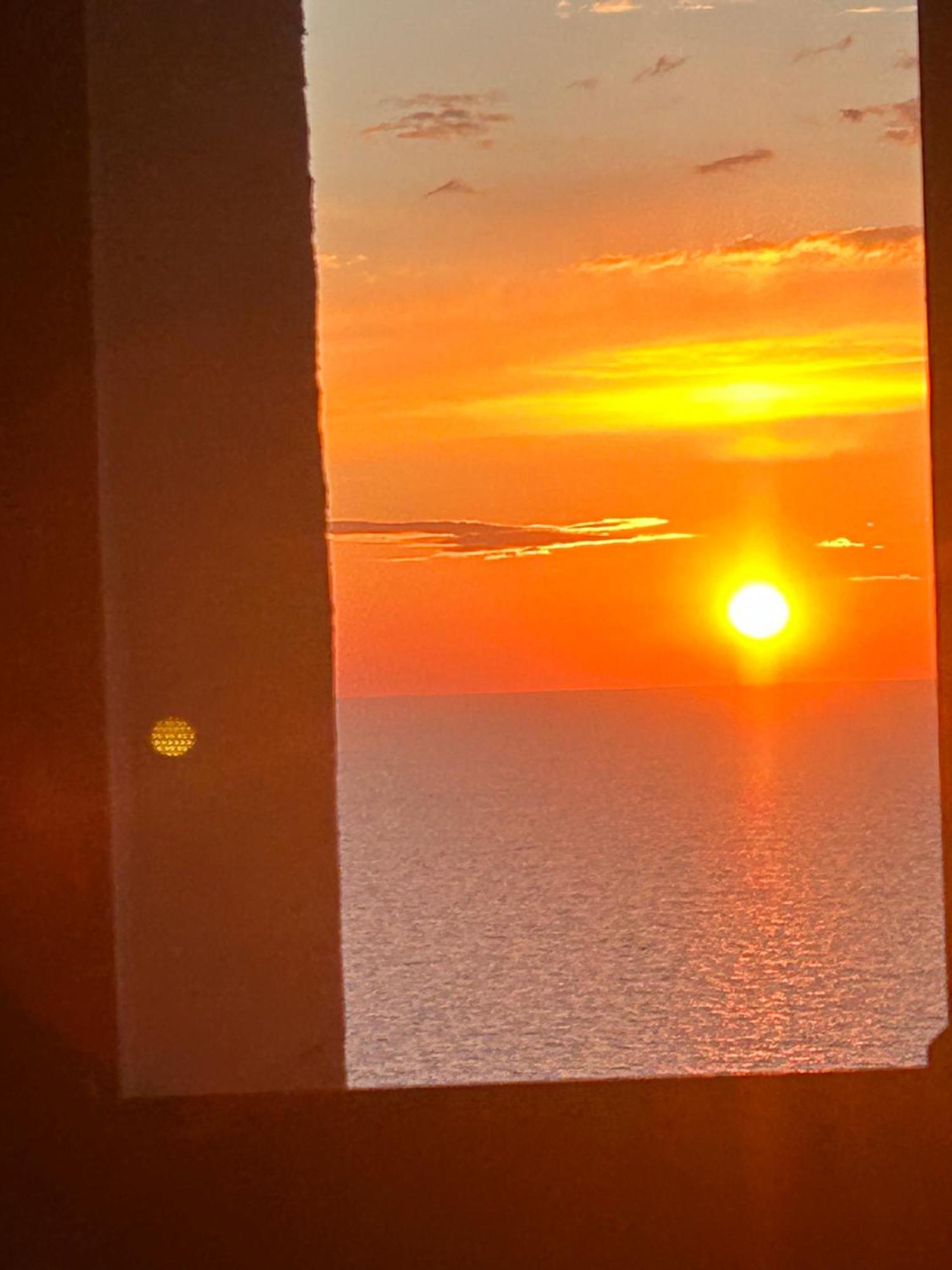 Sea-Front Apartment Нетания Екстериор снимка
